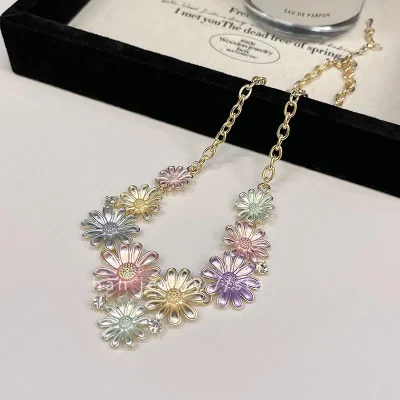 Alloy Rhinestone Daisy Necklace - Gold