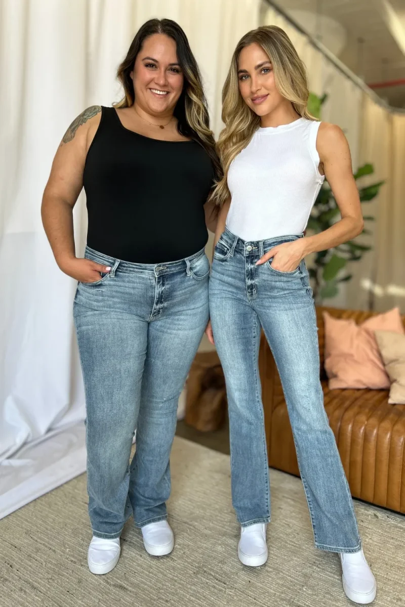 Full Size Medium Rise Bootcut Jeans - Light