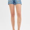 Low Rise Patched Pocket Shorts - Medium